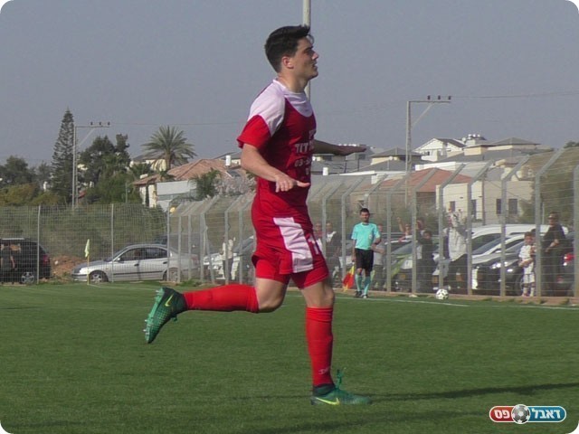 אלכס באסוק כובש את השני